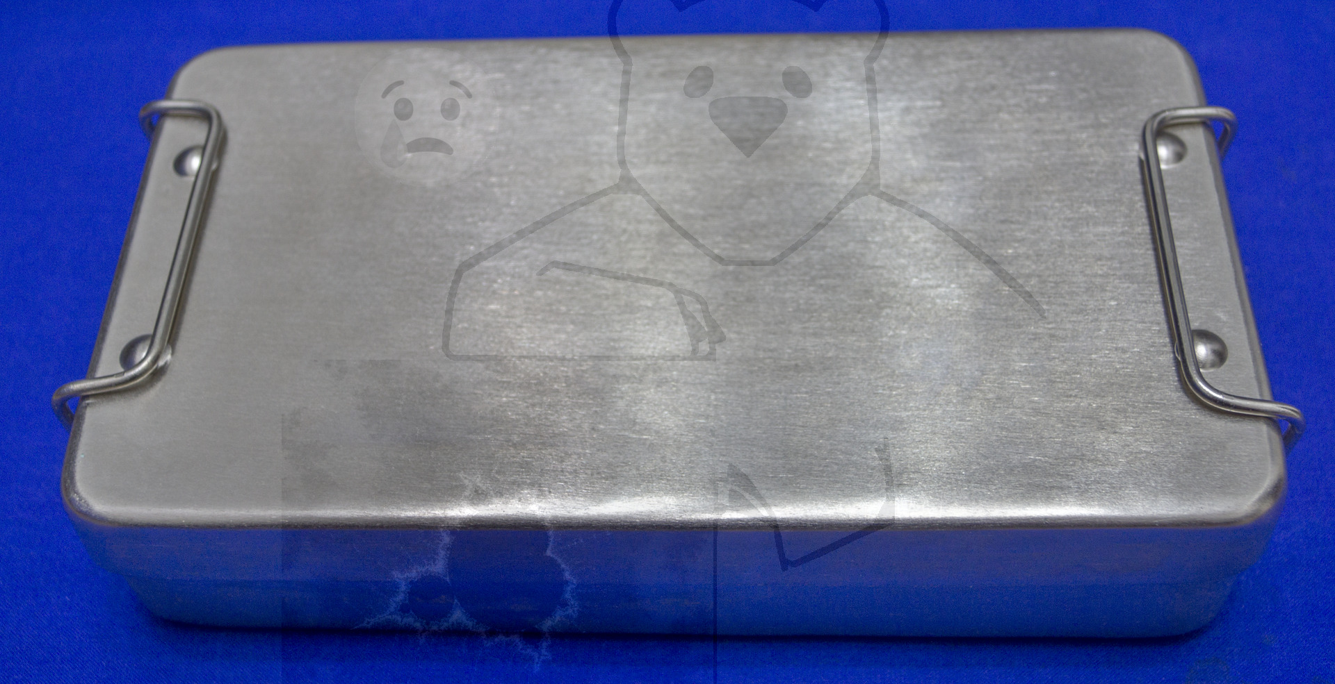 Spritzenbox Feldlazarett / Sanitäter, Anfang 1970'er Jahre, Sterilisierbare Metallbox für die Spritzen und Kanülen, Geschlossen